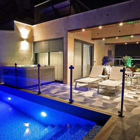 Luxury Rooftop Apartment In 네타니아 외부 사진
