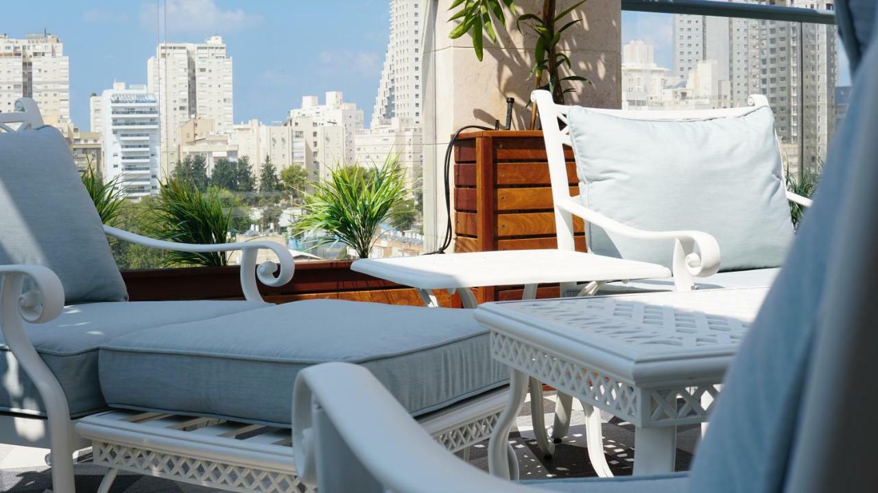 Luxury Rooftop Apartment In 네타니아 외부 사진