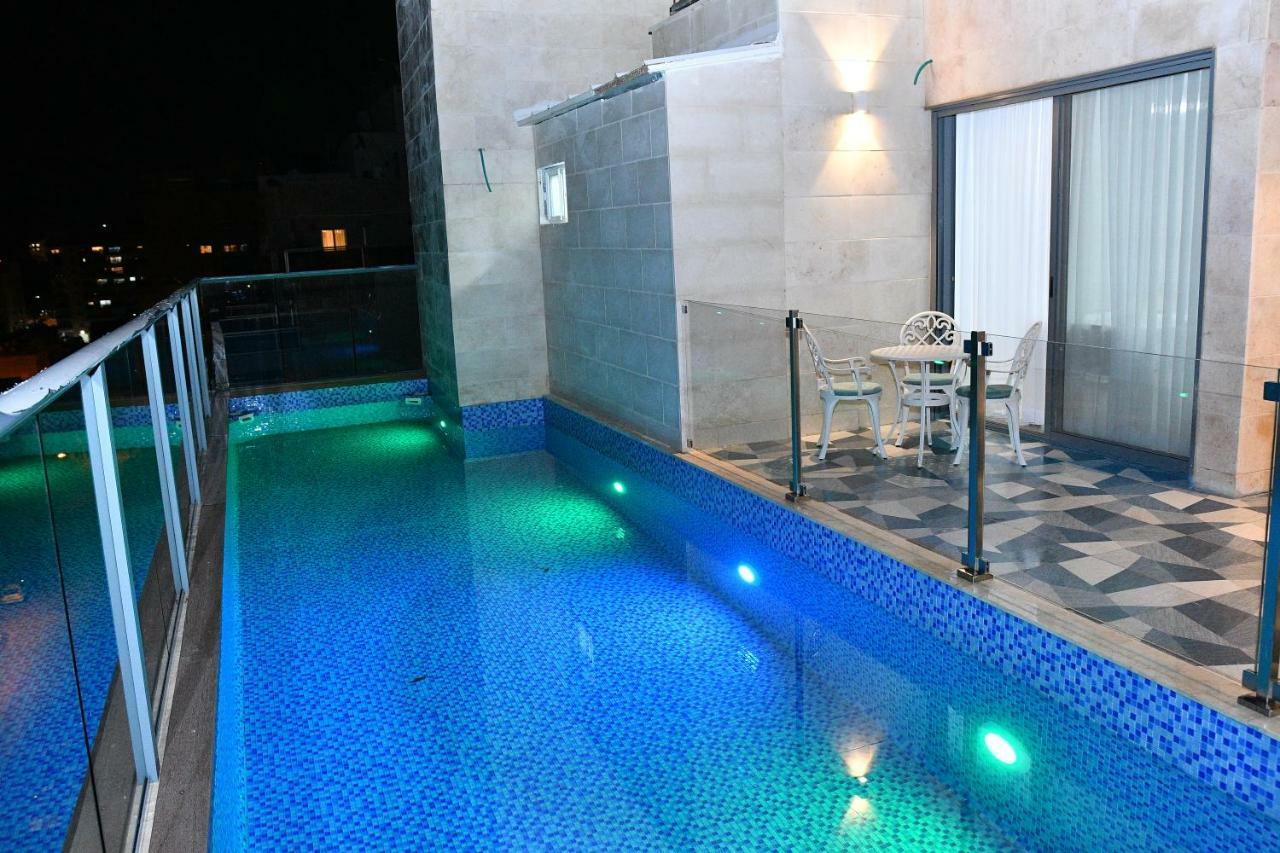 Luxury Rooftop Apartment In 네타니아 외부 사진