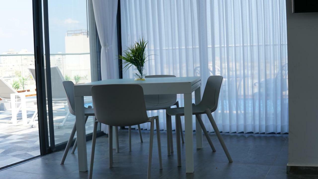 Luxury Rooftop Apartment In 네타니아 외부 사진