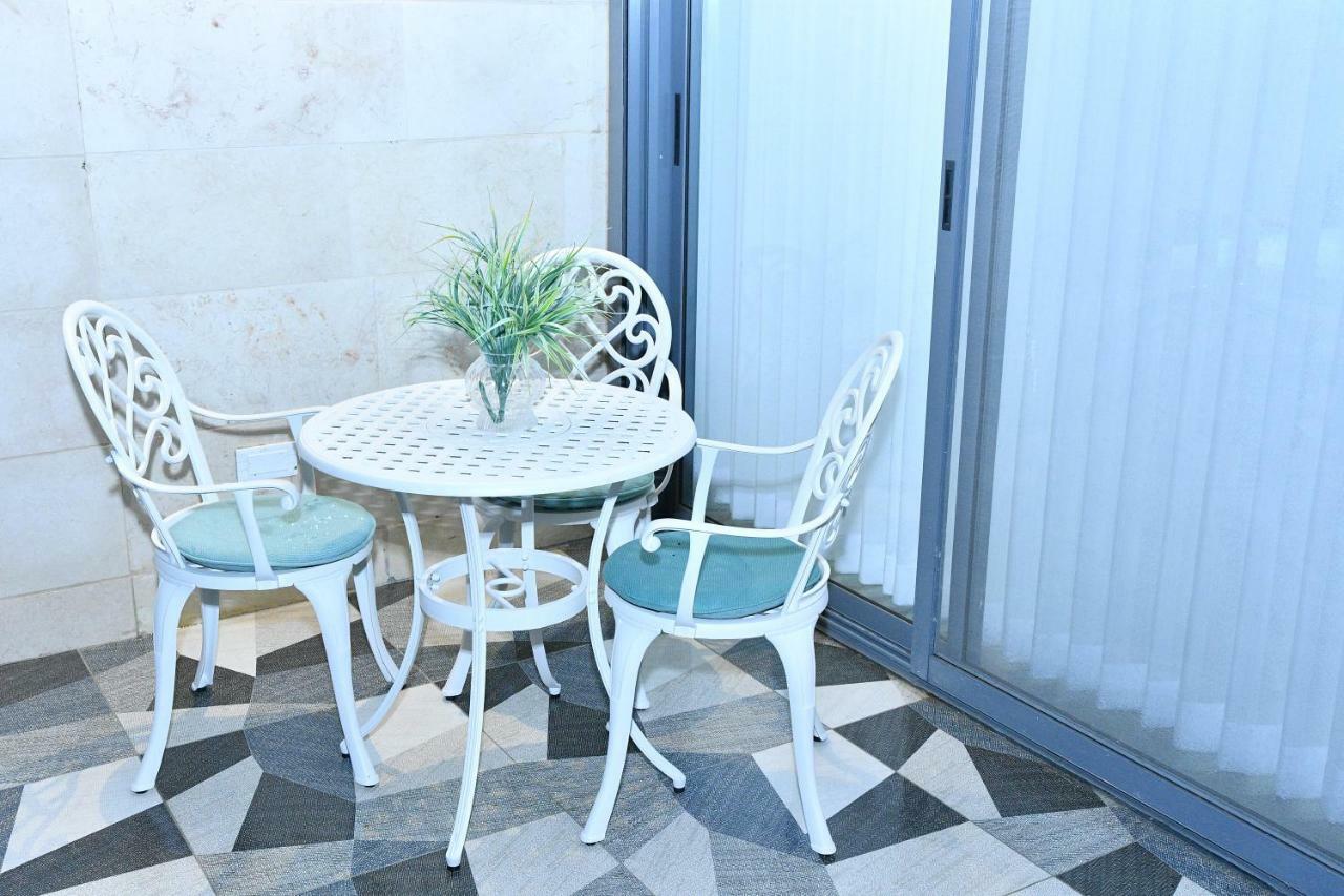 Luxury Rooftop Apartment In 네타니아 외부 사진